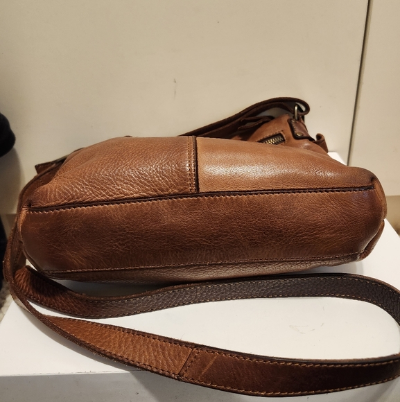 Harbour 2nd Brwn "Weathered/Distressed Cognac Pebbled Leather Crossbody Bag $365 - Picture 6 of 9